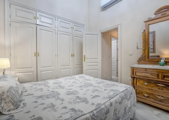 Palacio Marques Vega Armijo & Casco Historico *